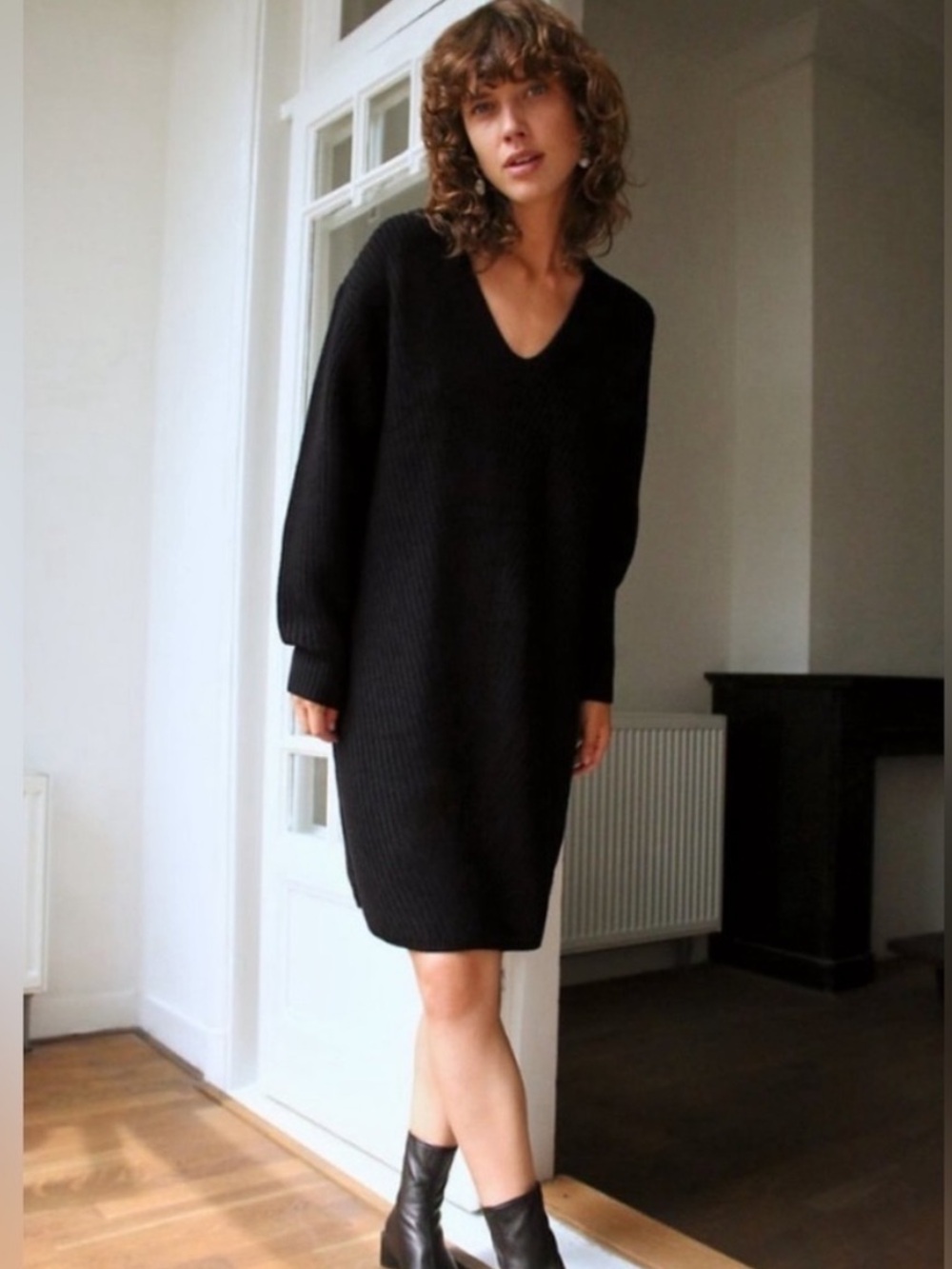 Wilfred | Seville Merino Wool V-Neck Sweater Dress Black Size XS Aritzia